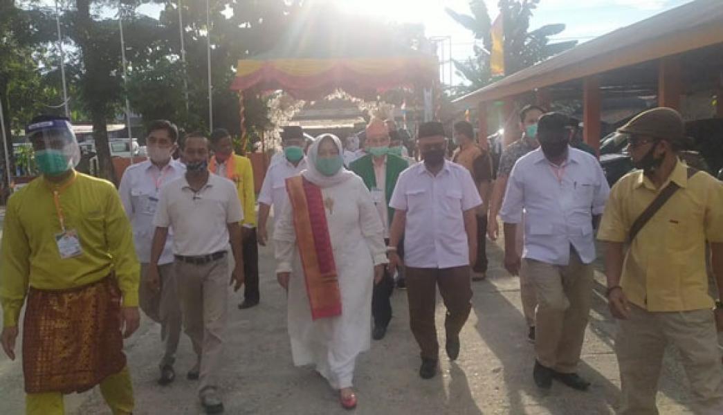 Meski Menunggu 2 jam Paslon Siti Aisyah-Agus Rianto Lolos Verifikasi KPU Inhu