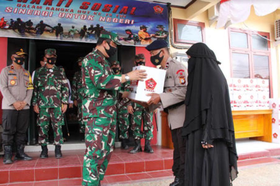Pangkogabwilhan II Serahkan Paket Sembako HUT Ke-75 TNI di Masamba
