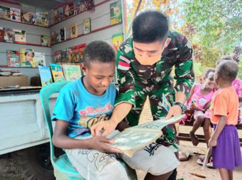 Perpustakaan Keliling Yonif 125/Simbisa Kembali Sambangi Anak-Anak Perbatasan