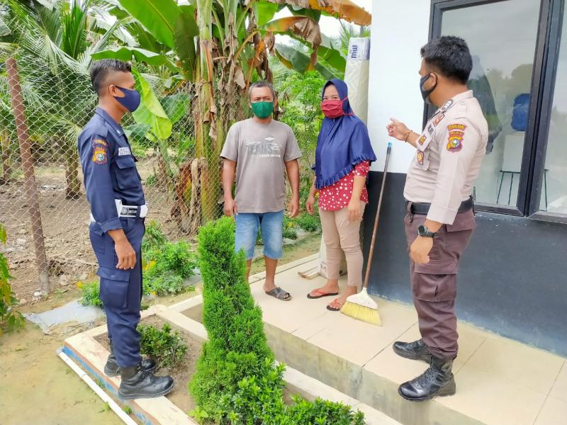 Personil Polsek Pangkalan Lesung Berikan Edukasi AKB dan Protokol Kesehatan ke Karyawan PT Musim Mas