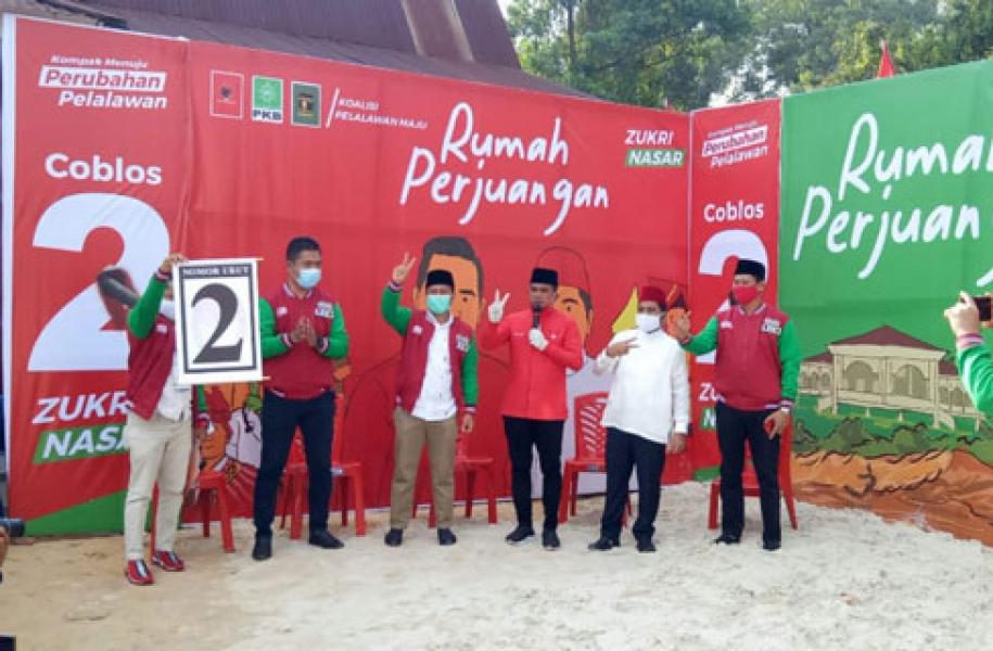 Pilkada Pelalawan, Baru Zukri Misran Serahkan Surat Pengunduran Diri ke KPU Pelalawan 