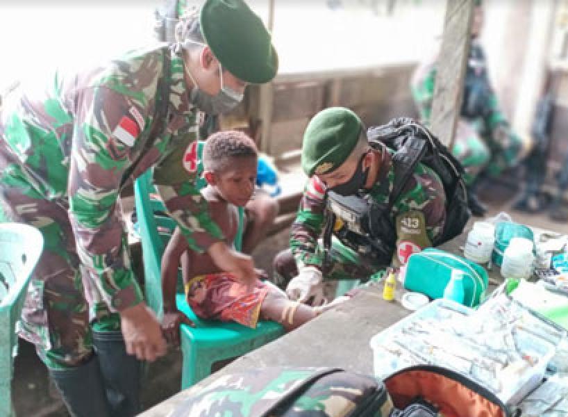 Satgas Pamtas Yonif 413 Kostrad Gelar Pelayanan Kesehatan Kepada Warga Kampung Sangke