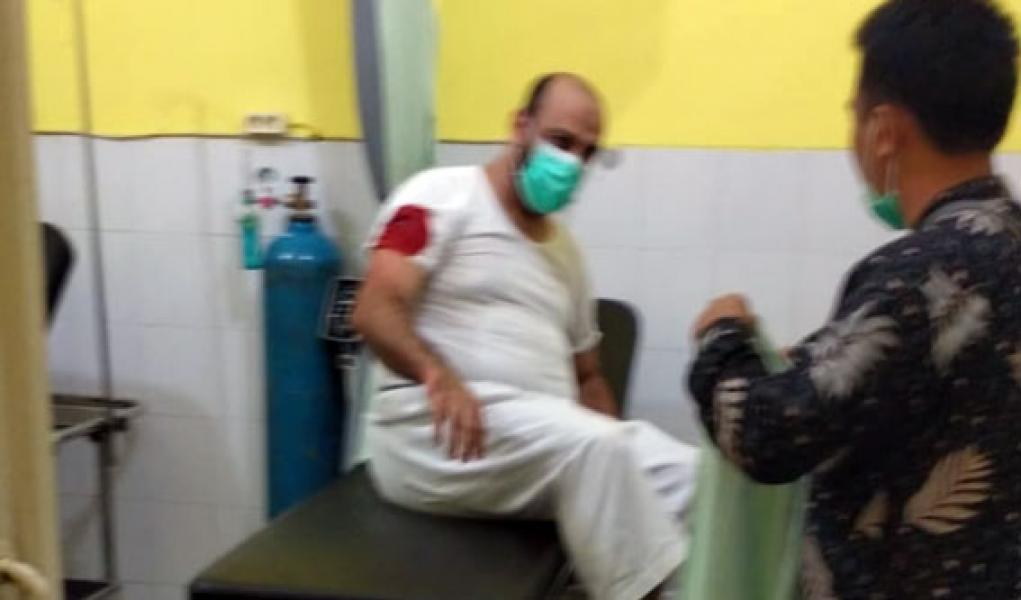 Sedang Isi Kajian, Tiba-tiba Syekh Ali Jaber Ditikam Orang Tidak Dikenal