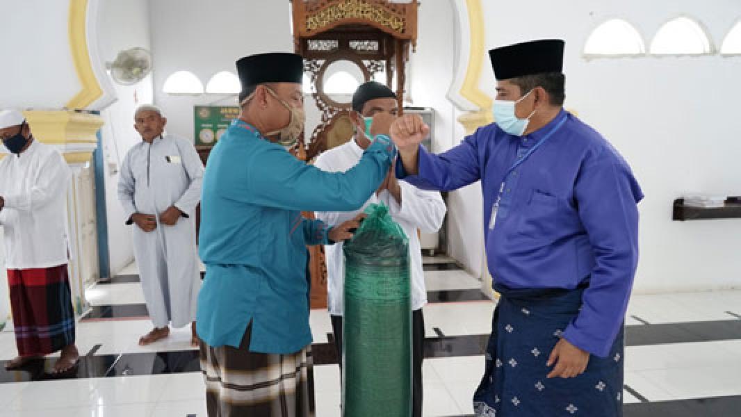 Shalat Jumat di Masjid Al-Falah Kampung Paluh, Alfedri Ingatkan Jamaah Patuhi Protokol Kesehatan 