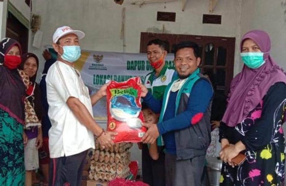 Tim Baznas Bantu Ratusan Korban Banjir di Pelalawan
