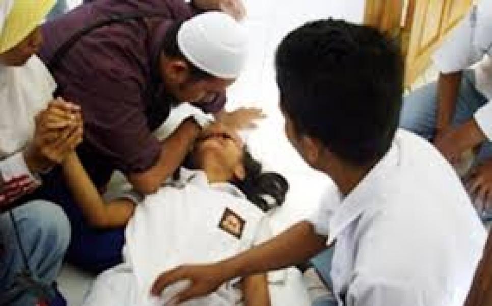 3 Siswi SMPN 20 Tampan Kesurupan