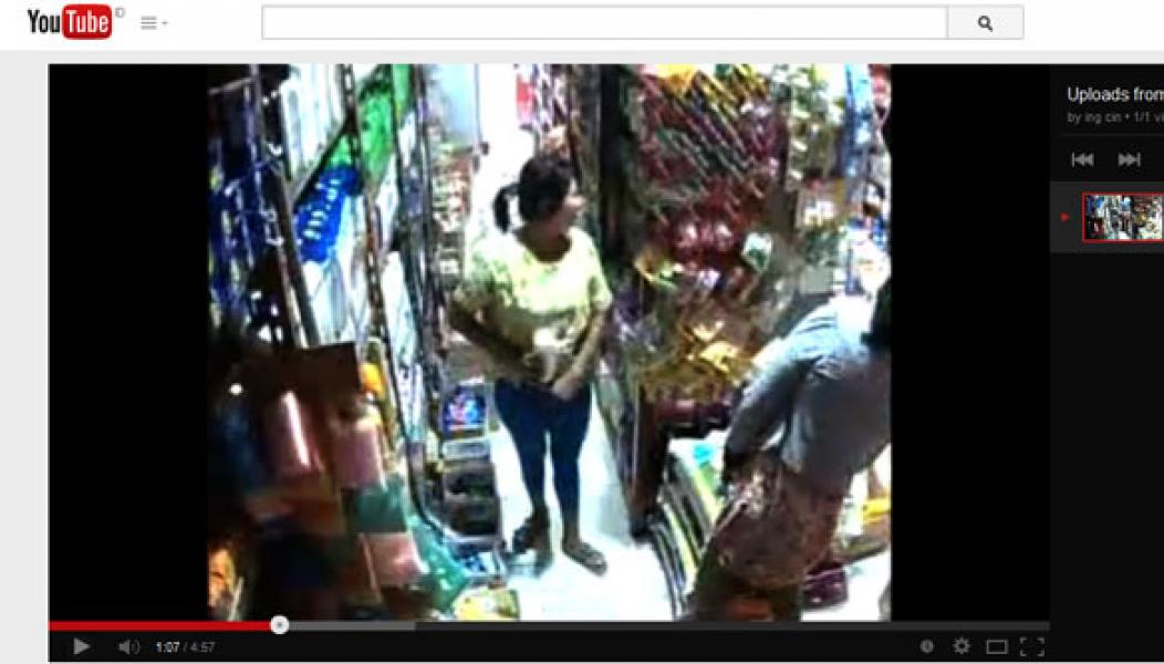 Aksi Dua Perempuan Menjarah Toko Terekam CCTV di Bagan Siapi-api