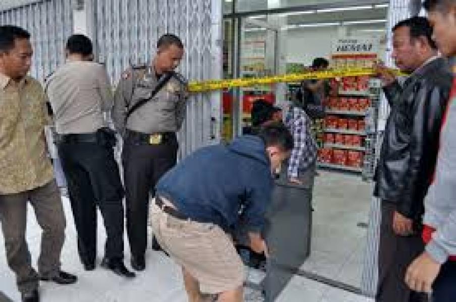 Alfamart Jalan Hangtuah Dibobol Maling