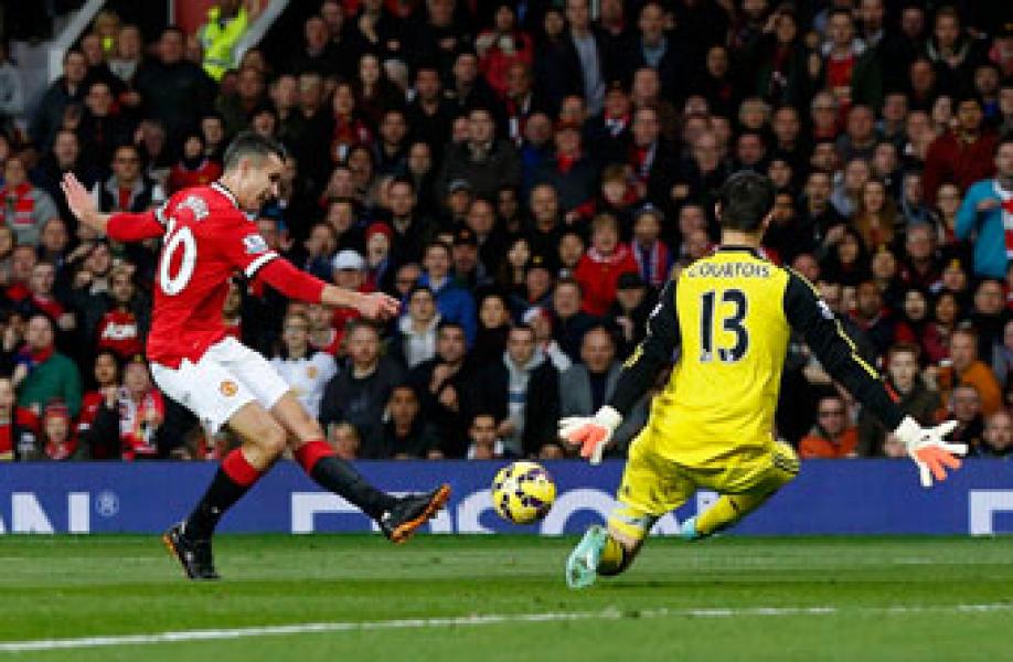Gol Van Persie Selamatkan Setan Merah