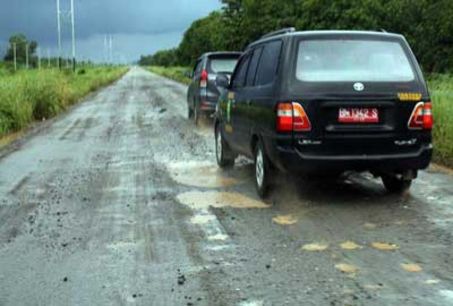 Jalan Poros KITB Rusak Parah, Pemerintah Diminta Tanggap
