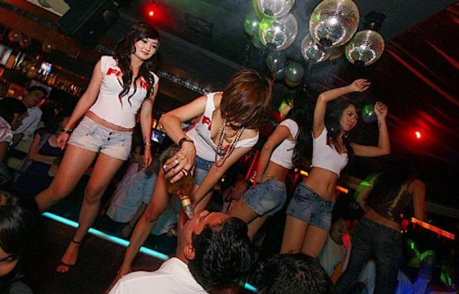 Miras Tanpa Cukai dan Wanita Penghibur Kian Menjamur di Kota Pekanbaru 