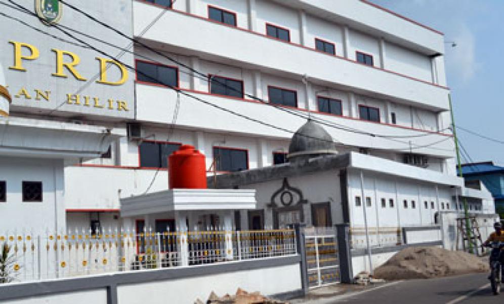 Pembangunan Mushalla DPRD Rohil Tanpa Plang Proyek
