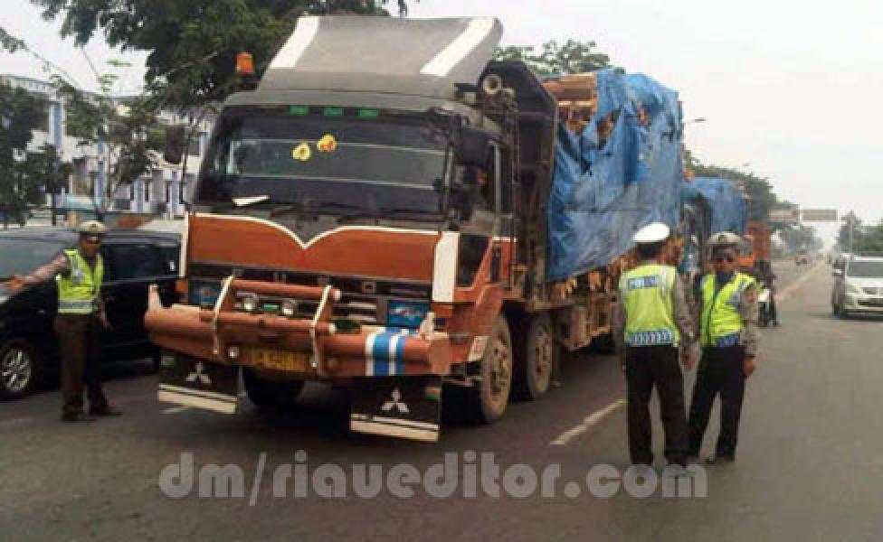 Sat Lantas dan Dishub Kota Pekanbaru Tertibkan Kendaraan Bertonase Berat