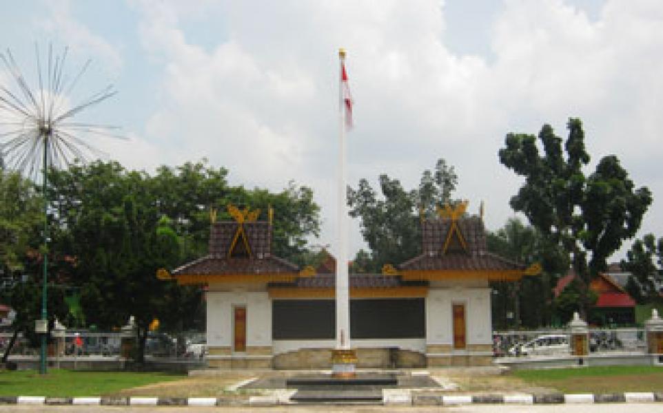 Tiang Bendera Baru Dibangun Miring, Setwan DPRD Kota Malah Bingung 