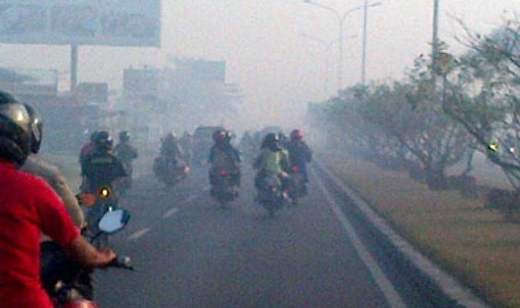 Titik Api di Riau Meningkat, Kabut Asap Tebal Selimuti Pekanbaru