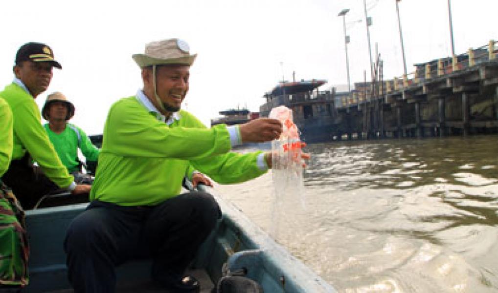 Wabup Minta Pengusaha Kapal Turut Jaga Lingkungan Laut