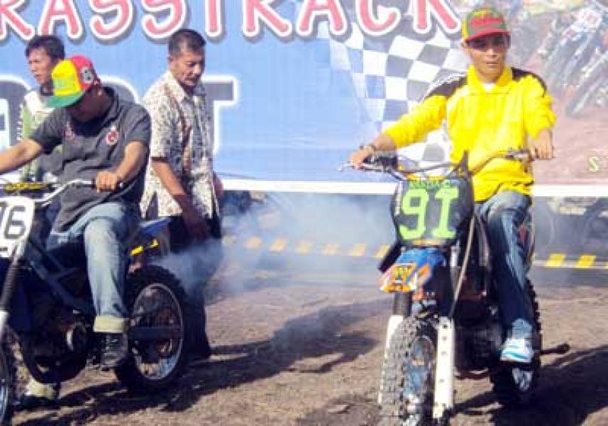 Wabup Rohil Buka Kejuaraan Grasstrack Troffi Penghulu
