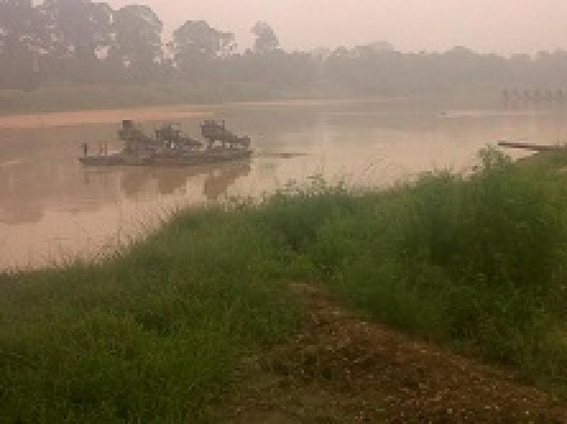 Akibat Aktifitas Penyedotan Pasir, Turap Penahan Tebing Tribun Pacu Jalur Danau Baru Roboh 