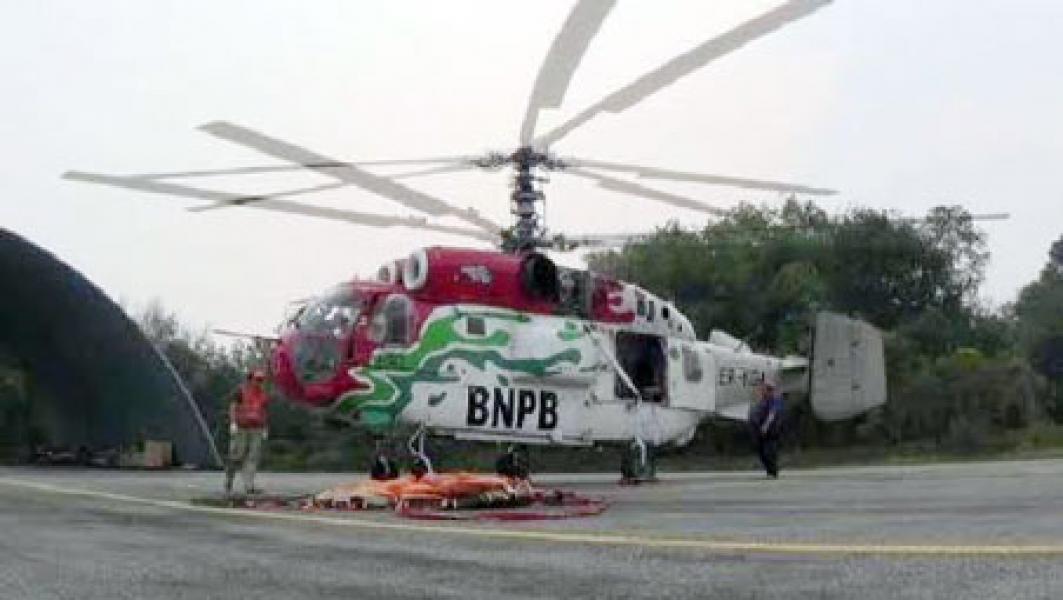 BNPB Riau Kirim Helikopter Kamov Bantu Padamkan Kebakaran Lahan di Sumsel