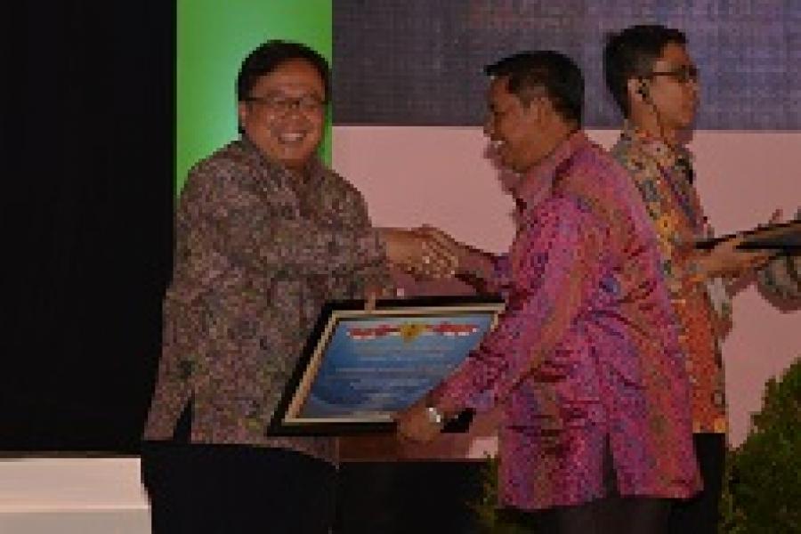 Berhasil Raih WTP atas LKPD 2014, Pj Bupati Bengkalis Terima Penghargaan dari Menkeu RI