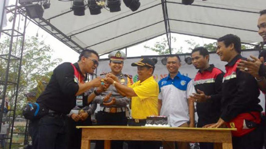 Bupati Harris Buka Pameran Motor Antik Se Sumatra