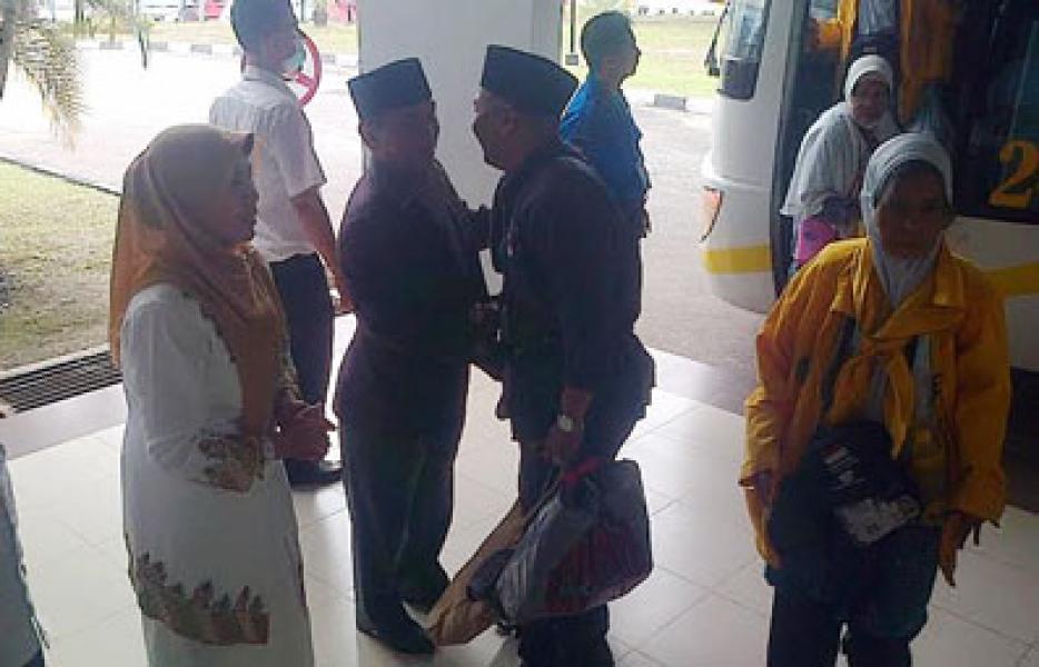 Bupati Harris Menunggu Kedatangan 109 JH Pelalawan Kloter 4 di Batam
