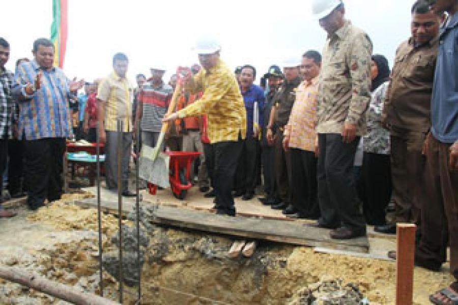 Bupati Siak Letakan Batu Pertama Pembangunan Pasar Bunut