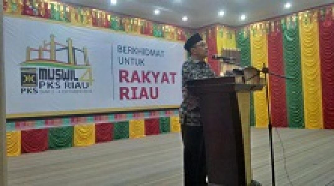 Bupati Syamsuar Diberi Kehormatan Bacakan Sajak