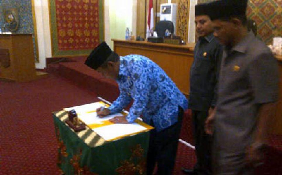 DPRD Pelalawan Sahkan 11 Ranperda Menjadi Perda
