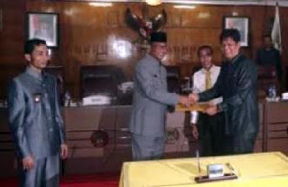 DPRD Rohil Setujui Ranperda LPP TA 2014 menjadi Perda