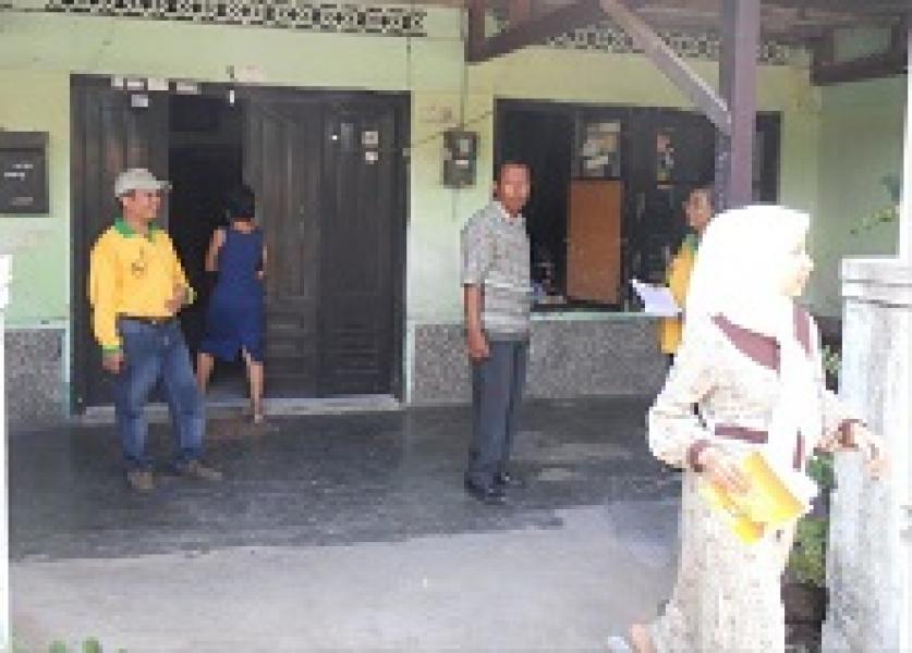 Diskes Rohil Sebarkan Obat Filariasisi Dor to Dor