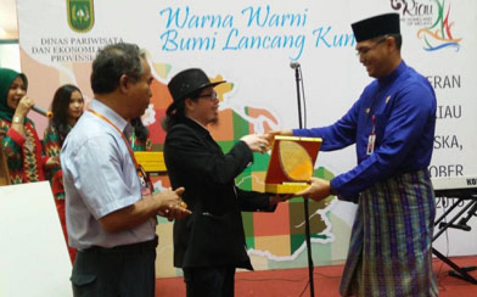 Disparekraf Gelar Pameran Seni Rupa Bertajuk Warna-warni Bumi Lancang Kuning