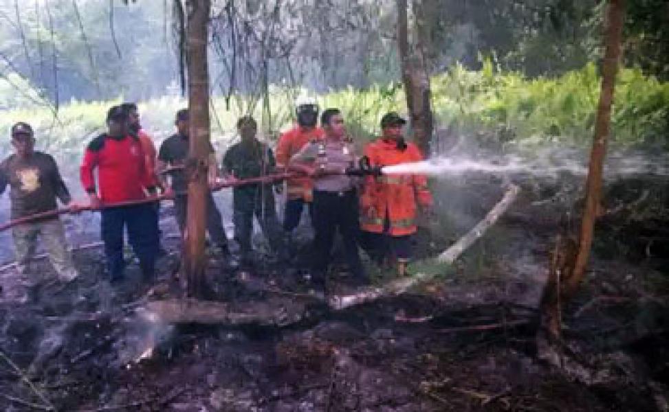 Kebakaran di Jalan Lintas Alai Selatan Dipadamkan, Polsek Tebing Tinggi Barat Tetap Disiagakan