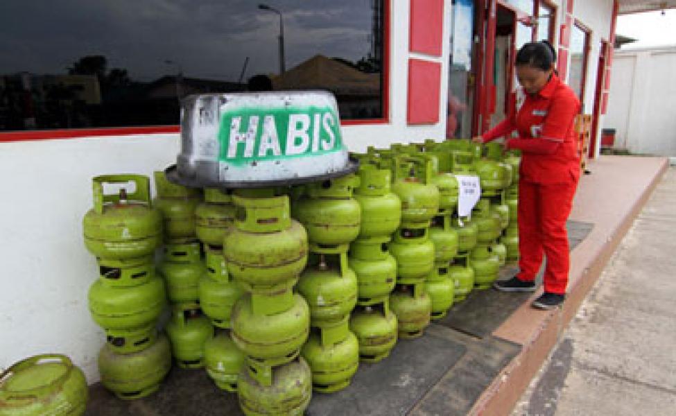 Mahalnya Gas Melon, Warga Mulai Berpikir Gunakan Kompor Minyak