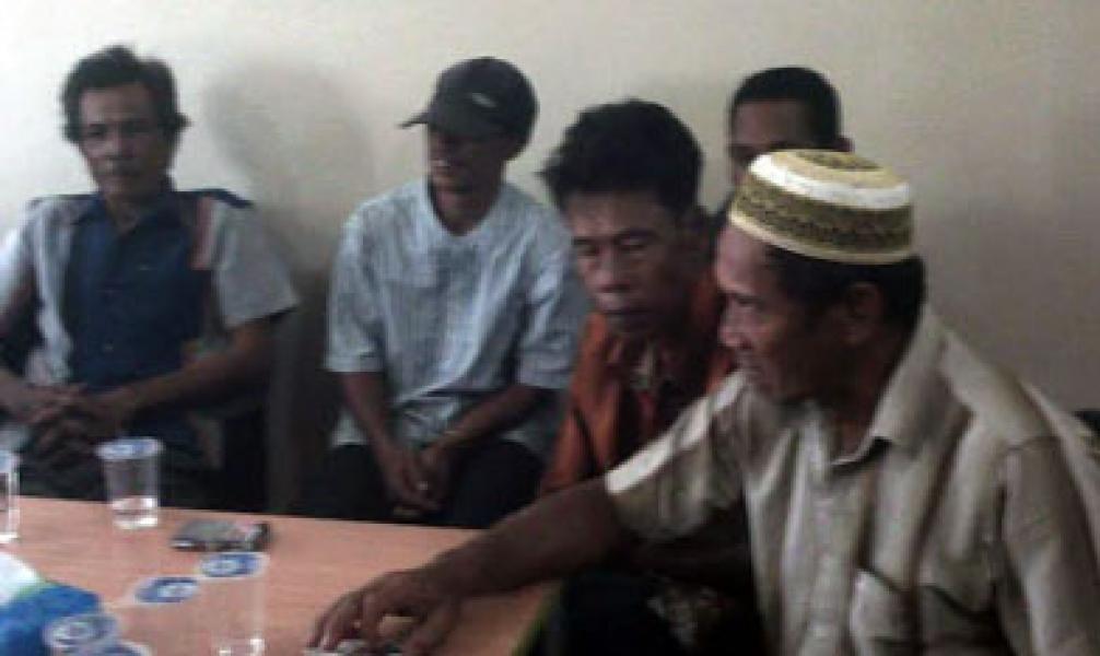 Menuntut Hak dan Keadilan, Puluhan Petani Temui Komisi B