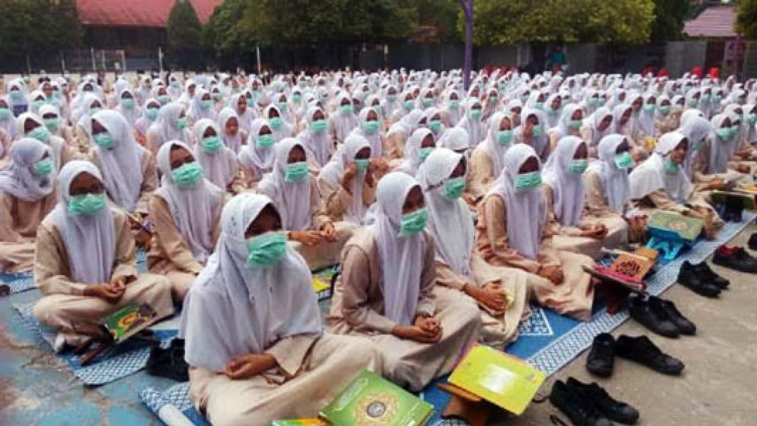 Pamer Bagikan Masker, Dinas Kesehatan Riau Paksa Siswa Keluar Kelas