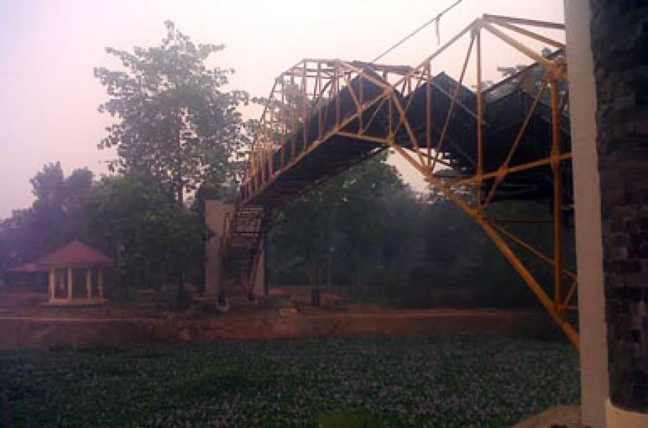 Pembangunan Jembatan Layang di Taman Wisata Danau Meduyan Dinilai Asal Jadi