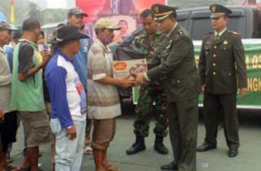Peringati HUT TNI ke 70, Kodim 0302 Inhu Gelar Bakti Sosial
