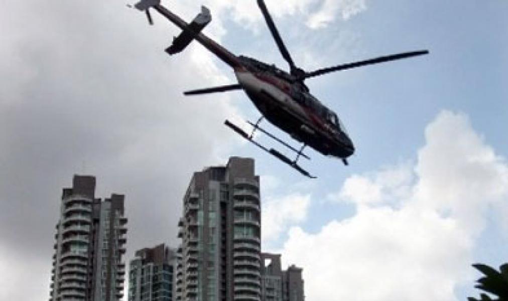 Pilot Perintahkan Semua Penumpang Helikopter Melompat
