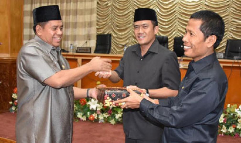 Pj Bupati Serahkan 4 Ranperda di Paripurna DPRD Bengkalis