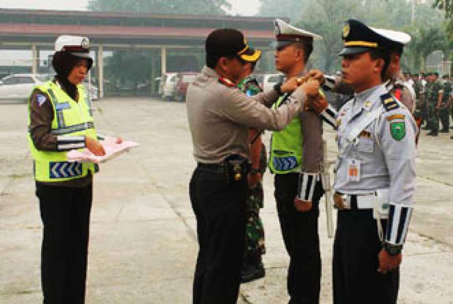 Polres Inhu Laksanakan Apel Gelar Pasukan Zebra Siak 2015