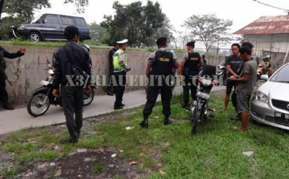 Razia Gabungan Personil Bersenjata Lengkap di Kampung Dalam, 23 Orang Diamankan