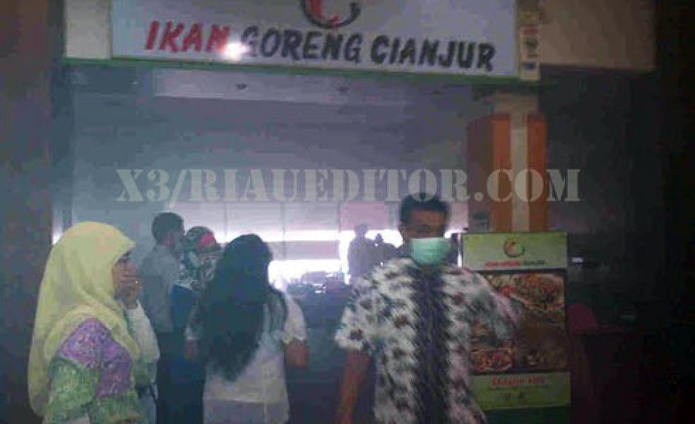 Restoran Ikan Goreng Cianjur di Lantai I Mall Pekanbaru Terbakar, Pengunjung Panik