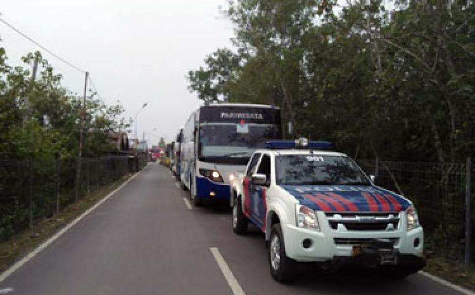 Sat Lantas Kawal 4 Bus Besar Kepulangan Jamaah Haji Pekanbaru