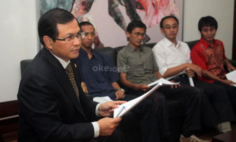 Seskab Geram Jokowi Diisukan Reuni dengan Keluarga PKI