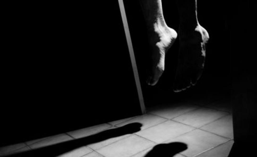 Warga Rohul Digegerkan Penemuan Mayat Tergantung dengan Tangan dan Kaki Terikat