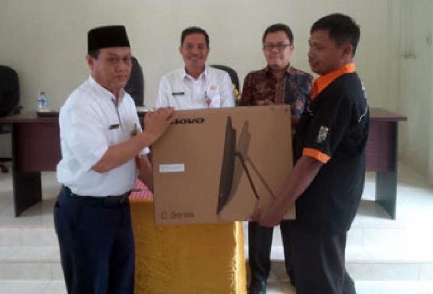 BPPT RI Serahkan Bantuan 12 Unit Komputer Untuk Posyantek se Pelalawan