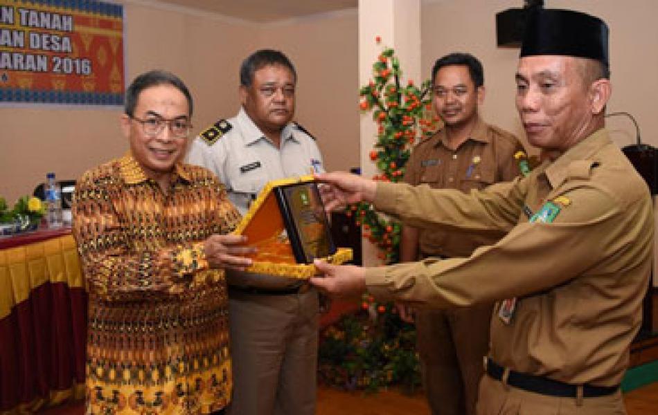 Bupati Amril Ingatkan Aparat Pemerintah Desa, Teliti Dalam Menerbitkan SKT