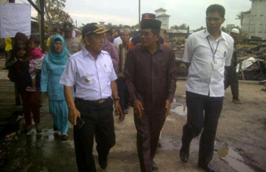 Bupati Harris Salurkan Bantuan Baznas Kepada Korban Kebakaran di Desa Pulau Muda