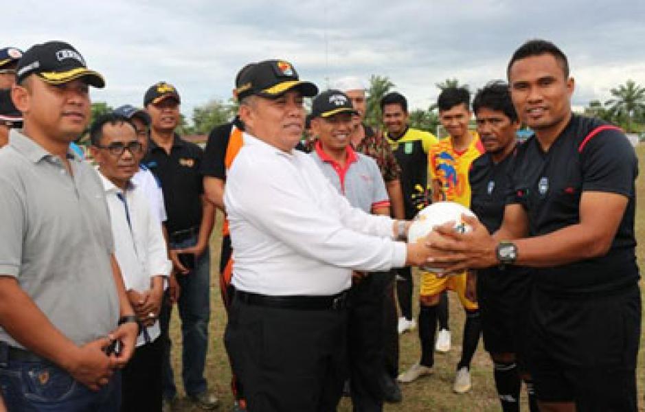 Danrem 031/WB Hadiri Pertandingan Final Open Tournament Sepak Bola Danyon Cup 2016 di Yonif 132/BS